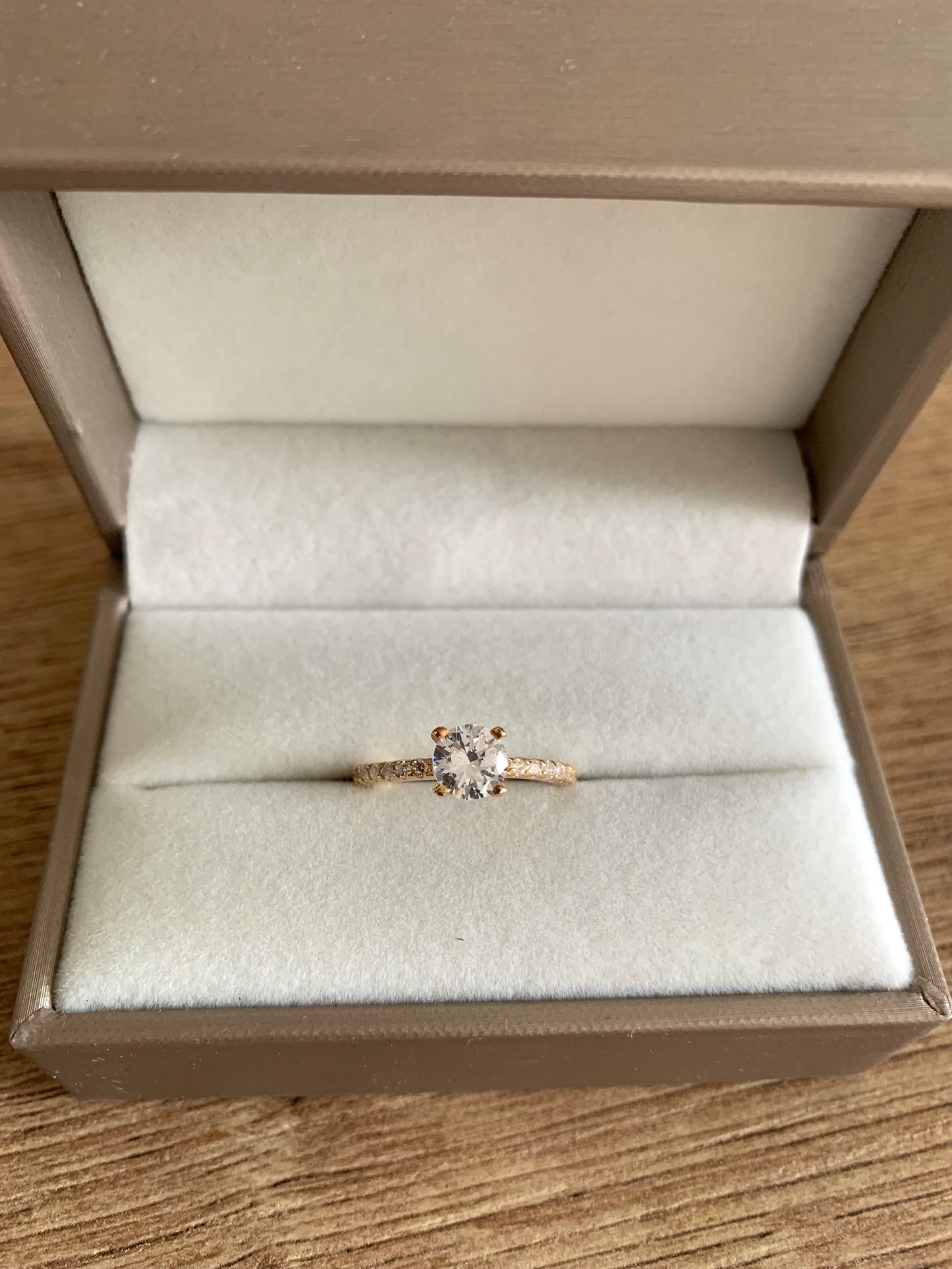 Anillo Sofia bañado en oro 18k