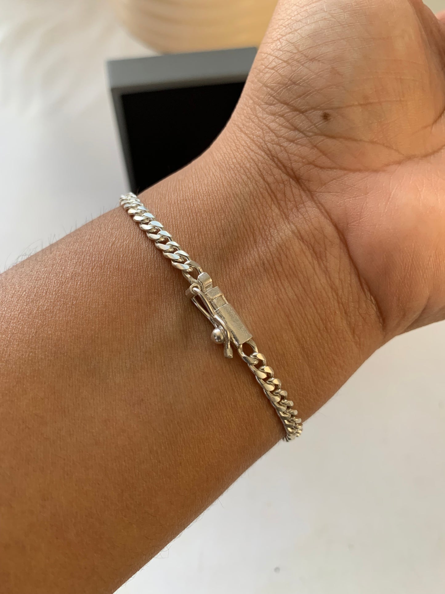 Brazalete para él.
