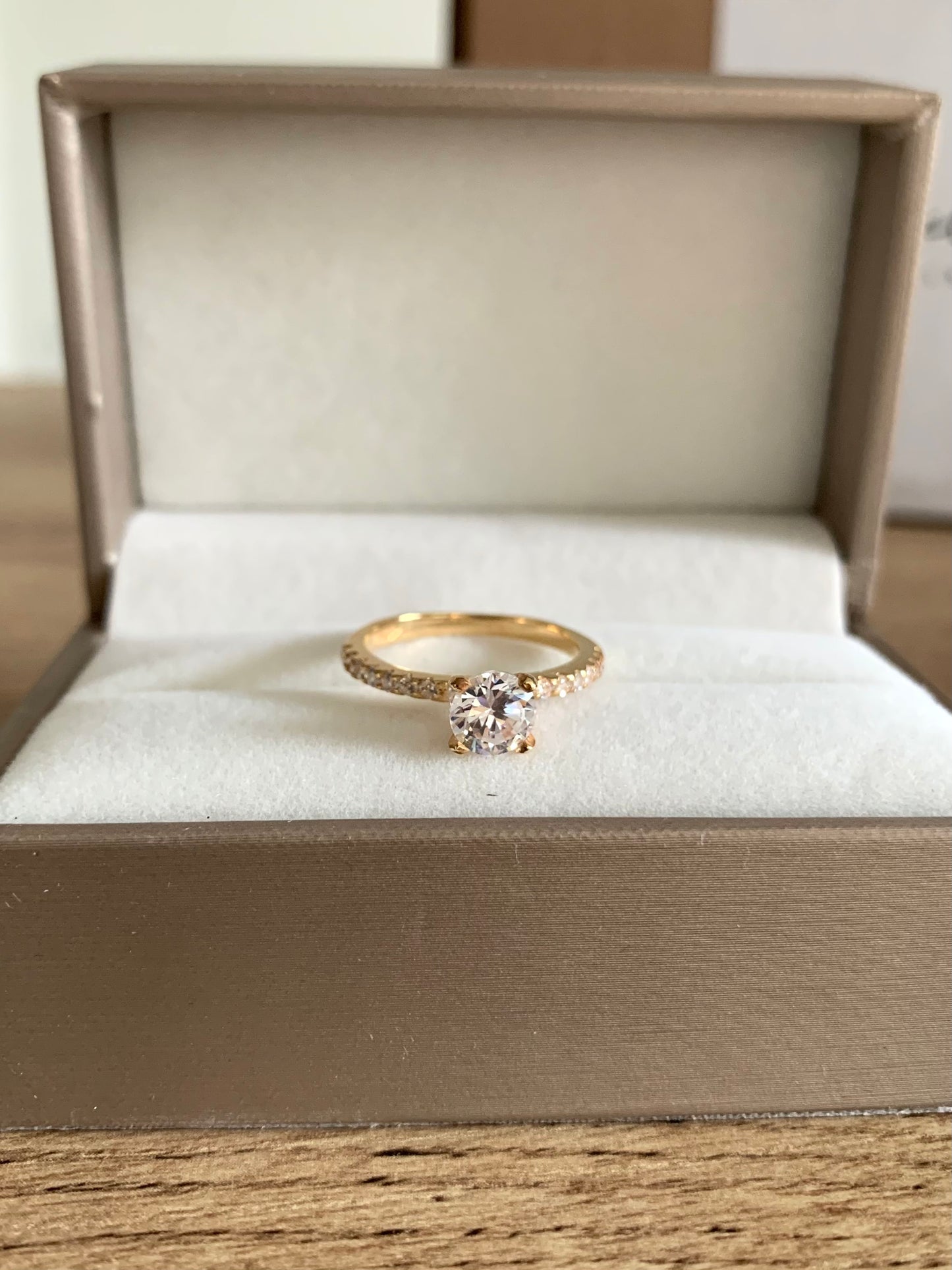 Anillo Sofia bañado en oro 18k