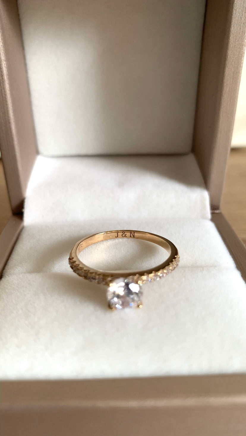 Anillo Sofia bañado/micrado en oro 18k