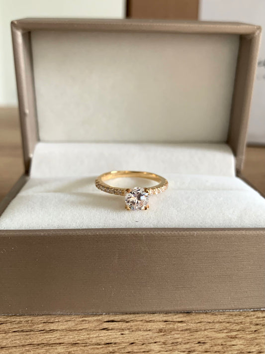 Anillo Sofia bañado en oro 18k