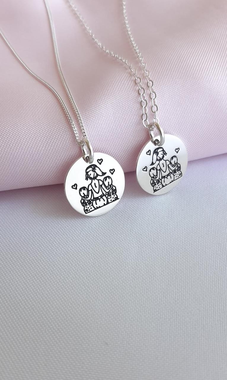 Collares Grabados (mamá e hijos)