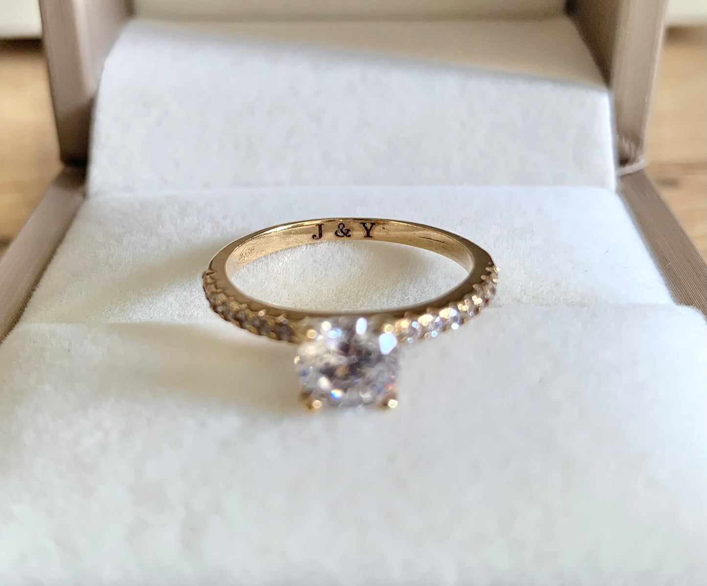 Anillo Sofia bañado/micrado en oro 18k