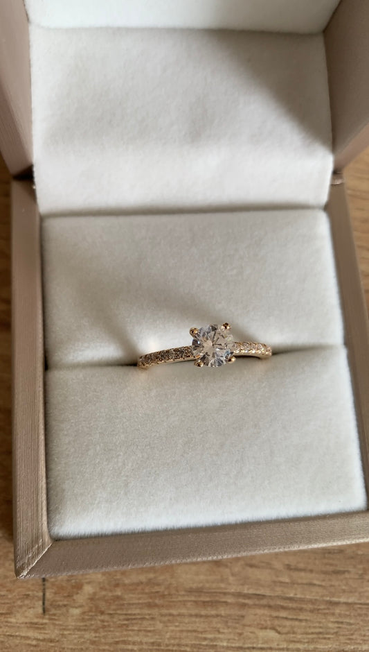 Anillo Sofia bañado/micrado en oro 18k
